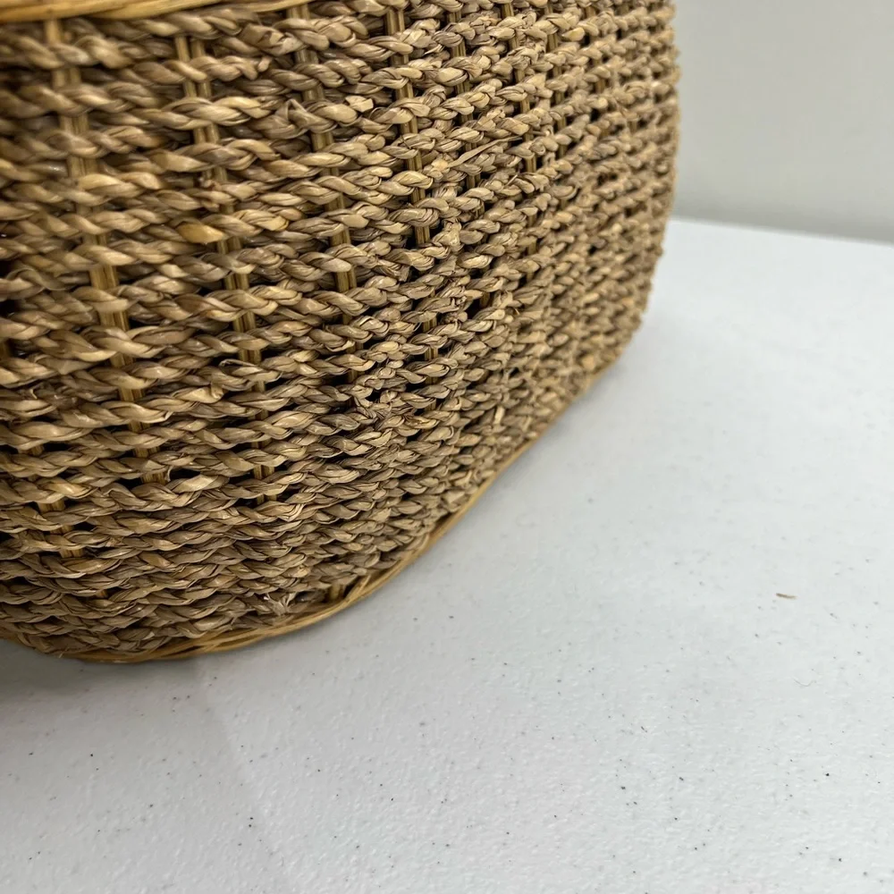 Vintage Double Lid Sewing Basket Woven Wicker Beautiful Condition - Picture 6 of 16